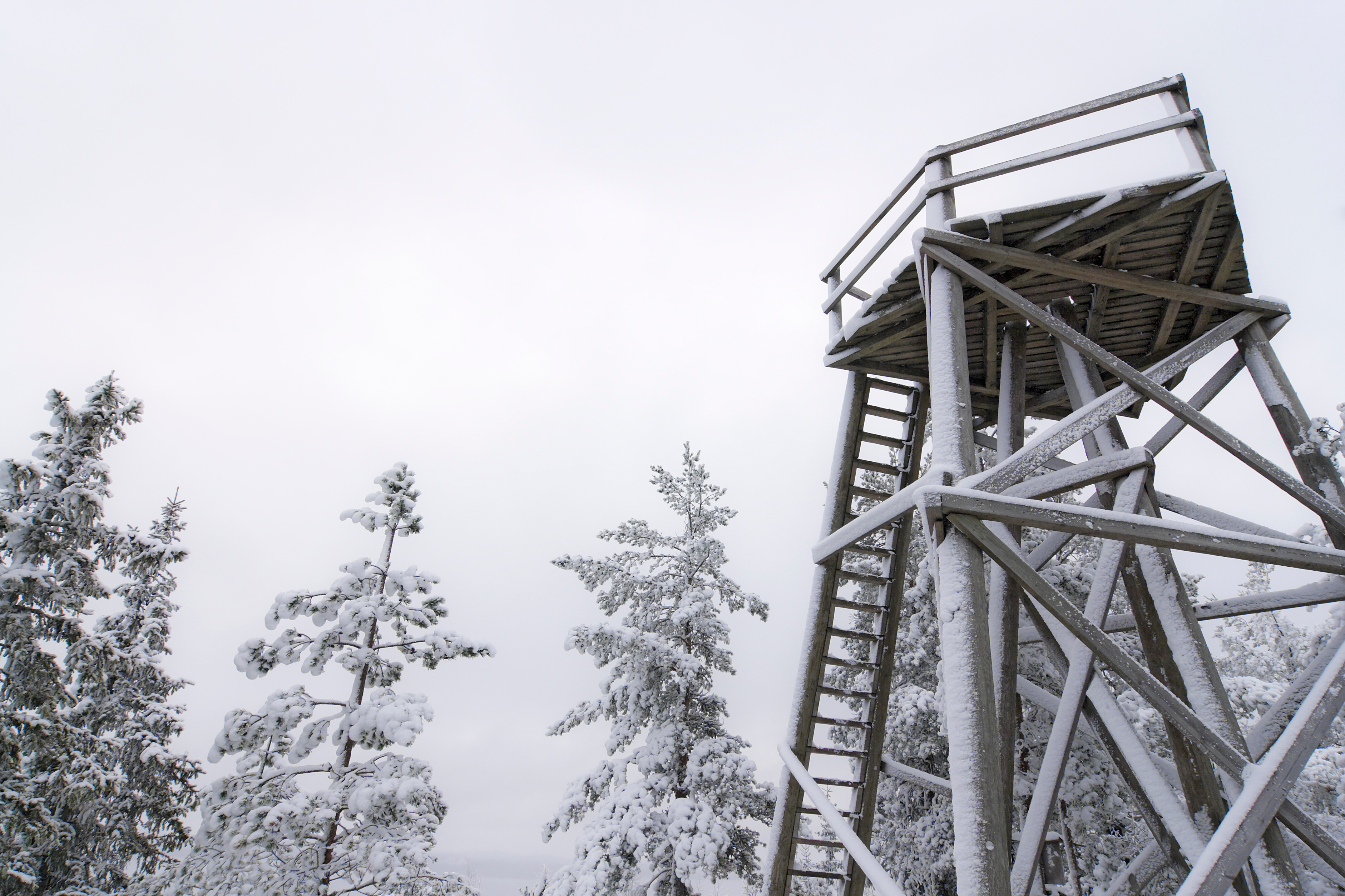 Triangulation measurement tower